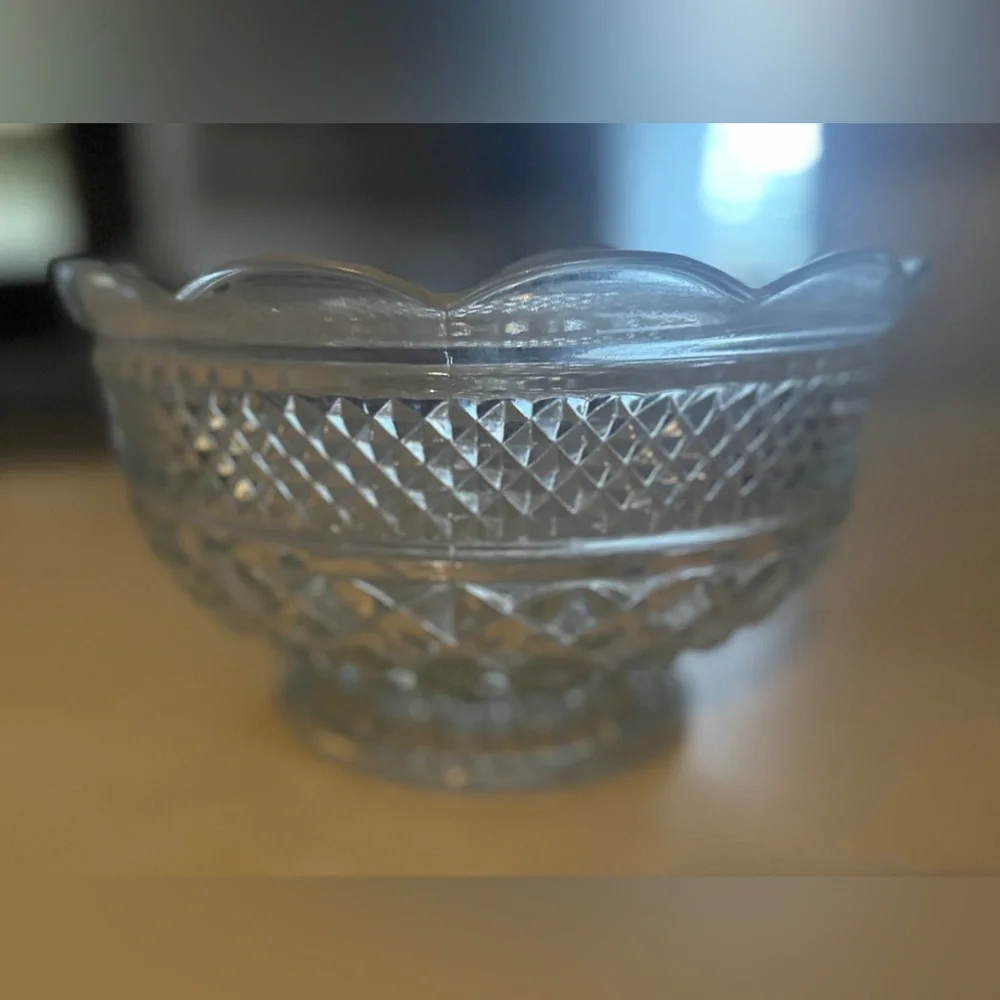 Vintage 1960’s Anchor Hocking Wexford 10" Footed Bowl - Picture 5 of 8